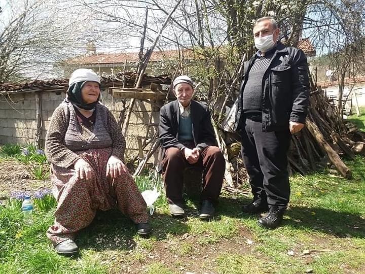 Köylülerin yardımına köy muhtarı ve cami imam hatibi koşuyor 