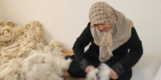 Koyun yünleri kadınların eliyle değerleniyor