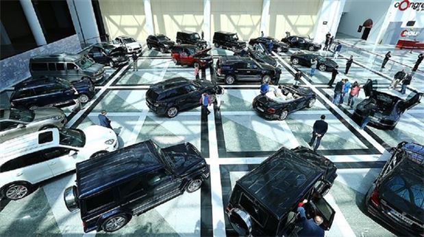 Koza-İpek'e ait otomobiller satıldı