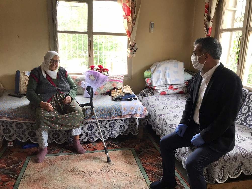 Kozan AK Parti, şehit annesini yalnız bırakmadı 