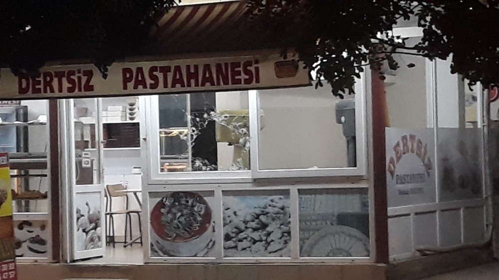 Kozan’da bir iş yeri ile araca silahlı saldırı 