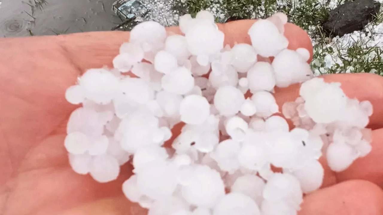 Kozan’da dolu yağışı hayatı olumsuz etkiledi