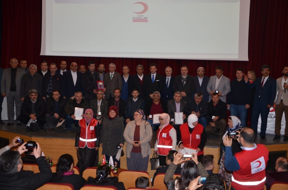 Kozan’da kan bağışçılarına madalya 