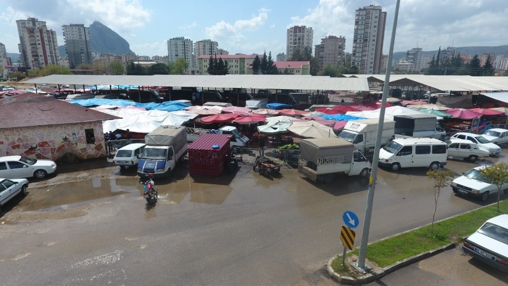 Kozan’da semt pazarı yeniden haftada üç güne çıkarıldı 