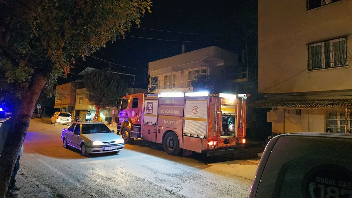 Kozan'da yangın! 4 kişi dumandan etkilendi