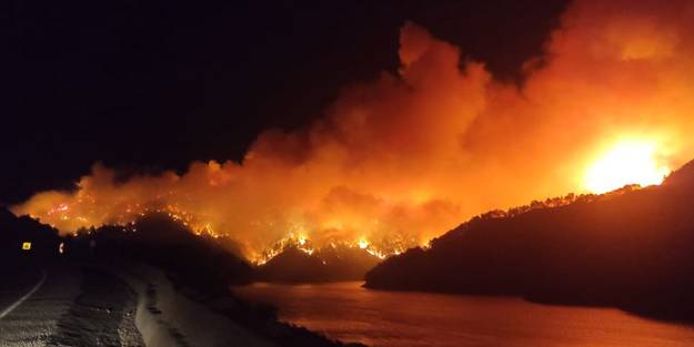 Kozan’daki yangın nedeniyle köyler tahliye ediliyor