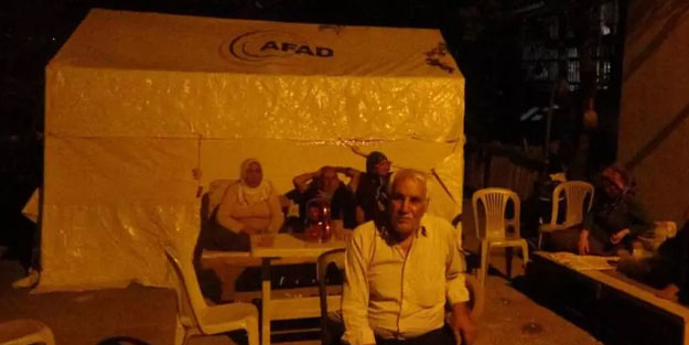 Kozanlılar geceyi çadırda geçiriyor