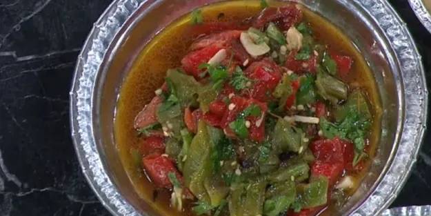 Közlenmiş biberli sirkeli salata nasıl yapılır?