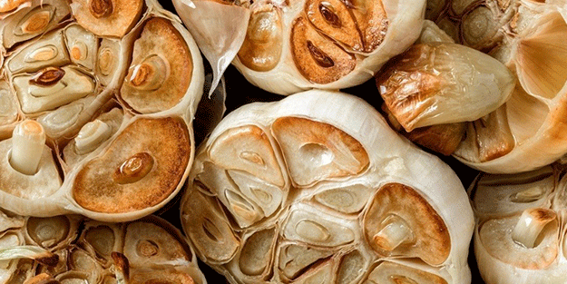 Közlenmiş sarımsak deyip geçmeyin! Bakın tüketince ne oluyor