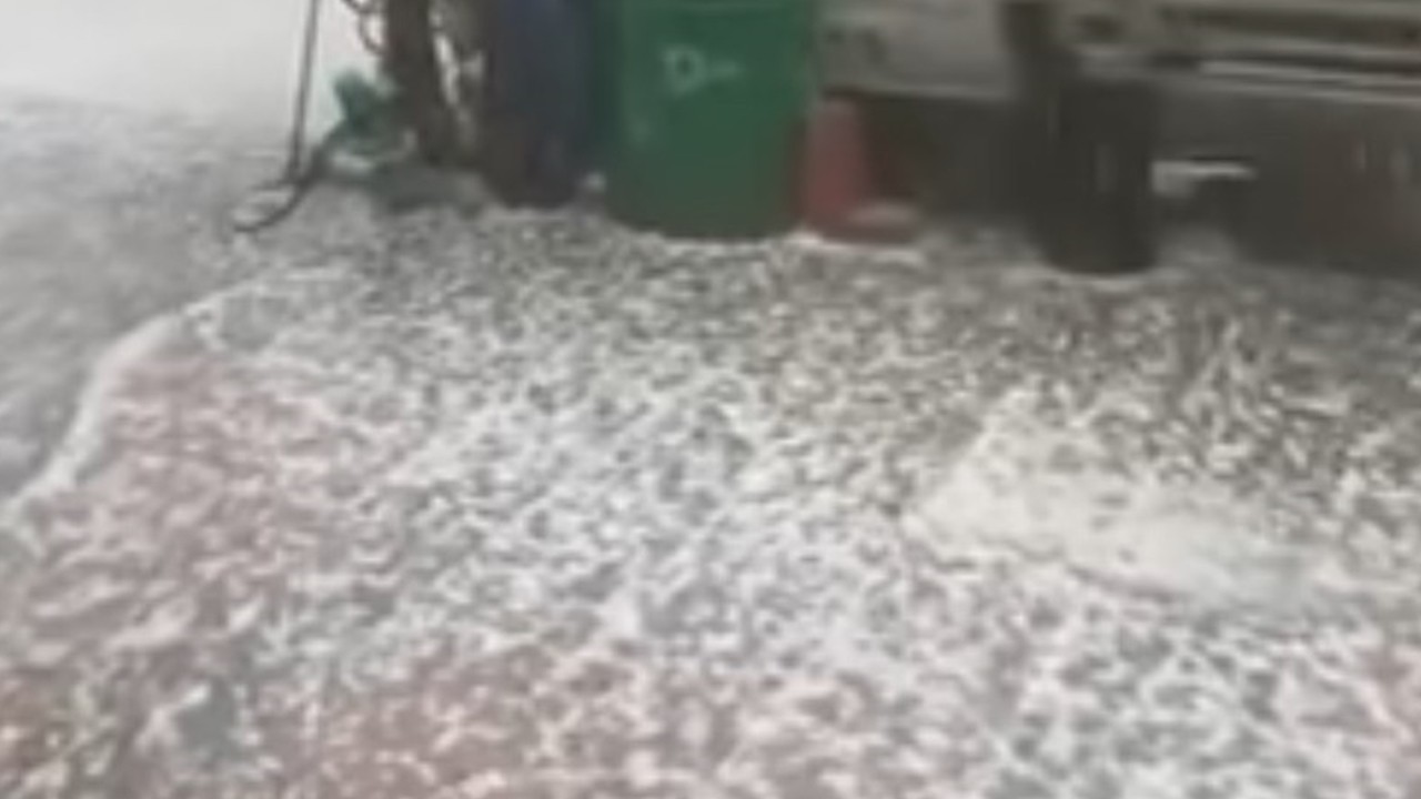 Kozluk'ta dolu yağışı hayatı olumsuz etkiledi