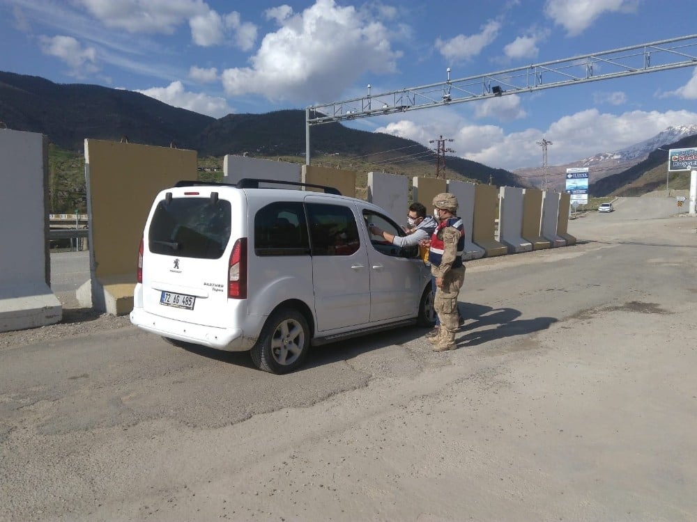 Kozluk’ta iki bina korona virüs nedeni ile karantinaya alındı 