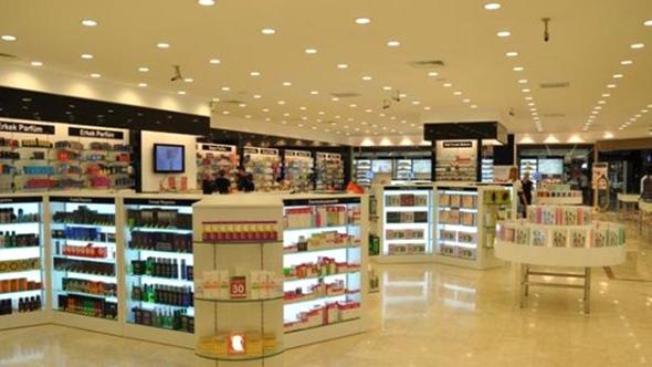 Kozmetik devinin zor günleri! Mağazaları kapatıyor...