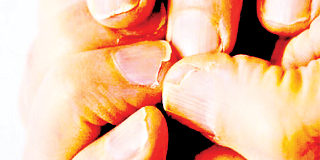 Kozmetik ürünler tırnakları mahvediyor