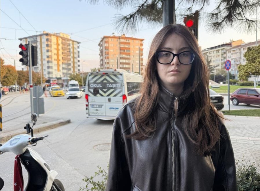 KPSS’ye saatler kala genç kıza sokak ortasında dehşeti yaşattı! "Yazdığım kolumun üzerine düştüm"