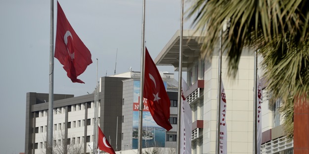 Kral Abdullah için Levent'te Suudi bayrağı yarıya indirilmedi