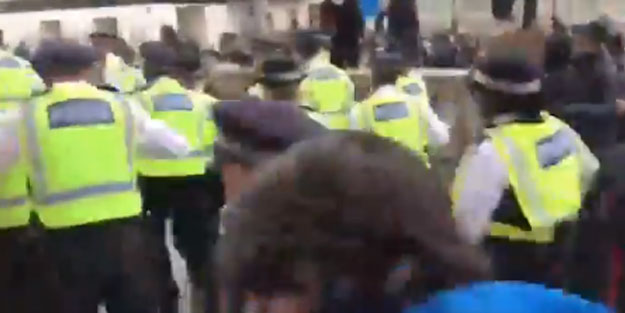 Kraliçe'nin polisleri rezil oldu