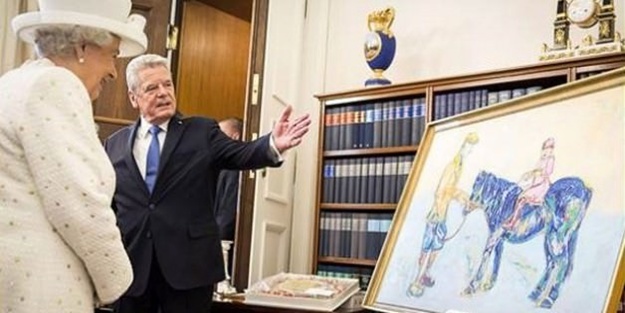 Kraliçe'ye Almanya'da tablo şoku