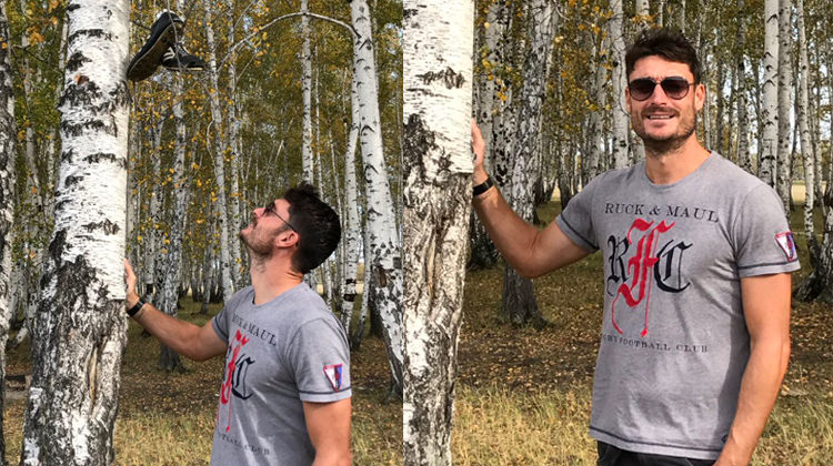 Kramponunu ağaca asıp futbolu bıraktı!