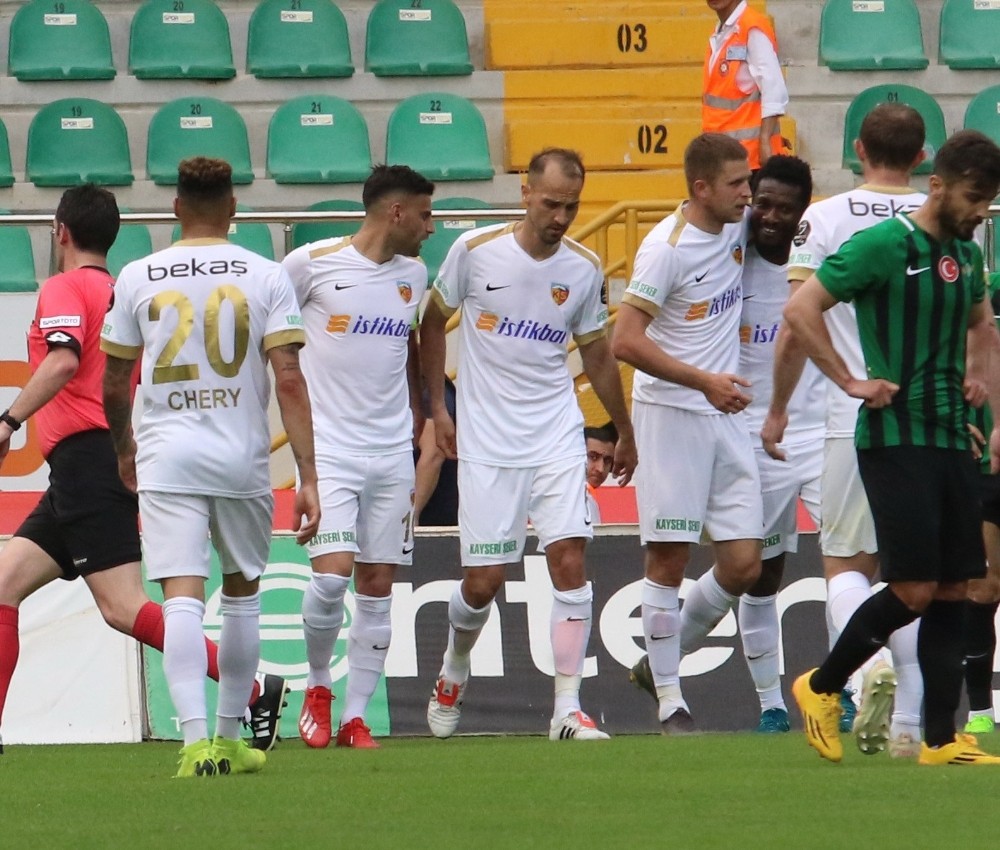 Kravets 1 ay sonra gol attı 