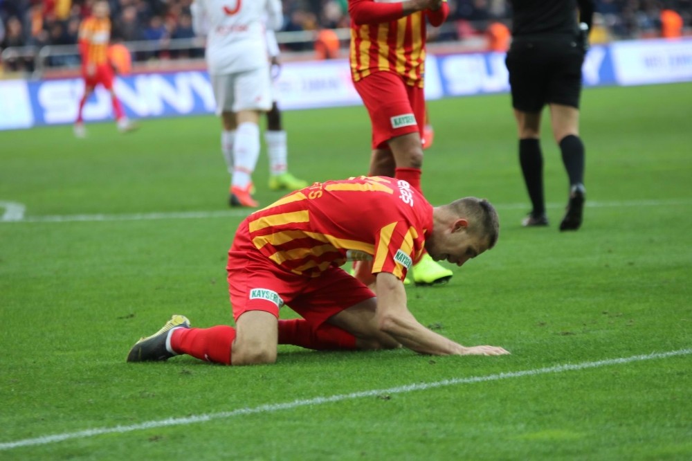 Kravets çimleri dövdü 