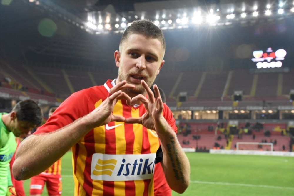 Kravets gollerine devam ediyor 