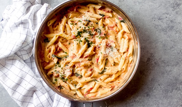 Kremalı domatesli makarna nasıl yapılır?