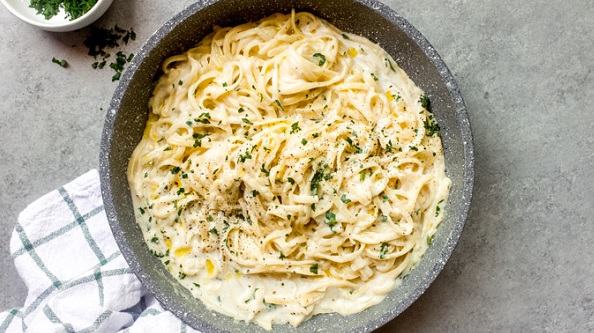 Kremalı makarna tarifi | Tam ölçülü kremalı makarna nasıl yapılır?