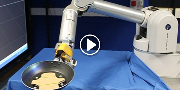 Krep çevirmeyi öğrenen azimli robot