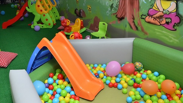 Kreşler açılacak mı? Hangi aileler çocuklarını kreşe gönderebilecek?