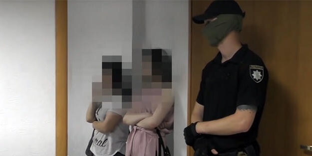 Kripto parayla satışa sunmuşlar! Sapkın çocuk çetesine baskın