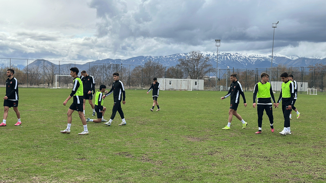 Kritik deplasman öncesi hazırlıklar tamam! 24Erzincanspor sahaya iniyor