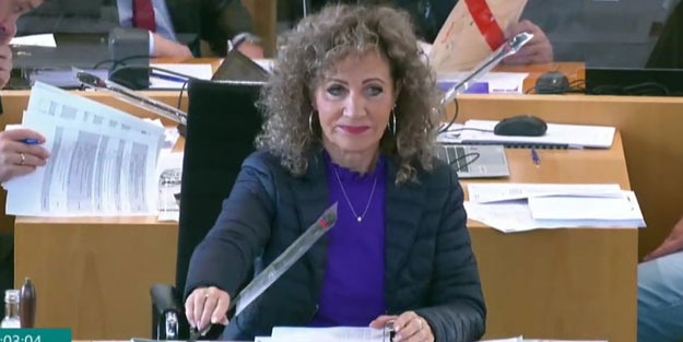 Kriz ne hale getirdi! Üşüyen vekillere battaniye teklifi