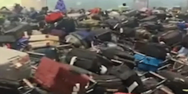 Kriz tüm dünyayı etkiledi! Yüzlerce kişi havaalanında mahsur kaldı