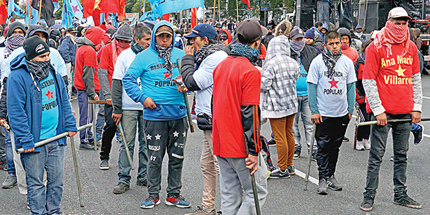 Krizlerden çok fazla yorulan Arjantinliler IMF’i istemiyor