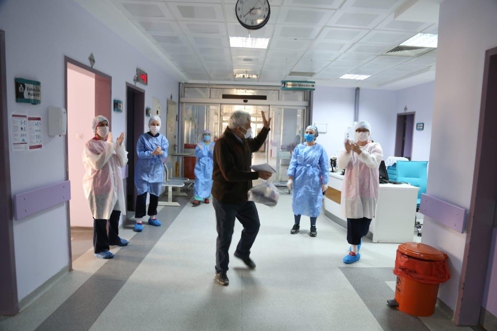 Kronik hastalıklarına rağmen 70 yaşında Koronayı yendi 