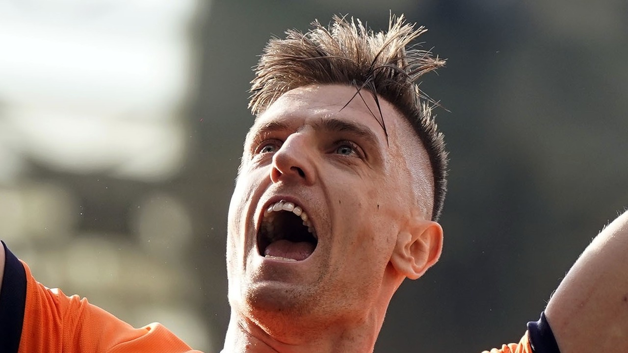 Krzysztof Pitek, Başakşehir'den Al Duhail'e transfer oldu