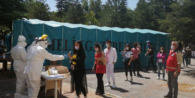 Kuaför kalfasında korona çıktı, yüzlerce kişi testten geçti