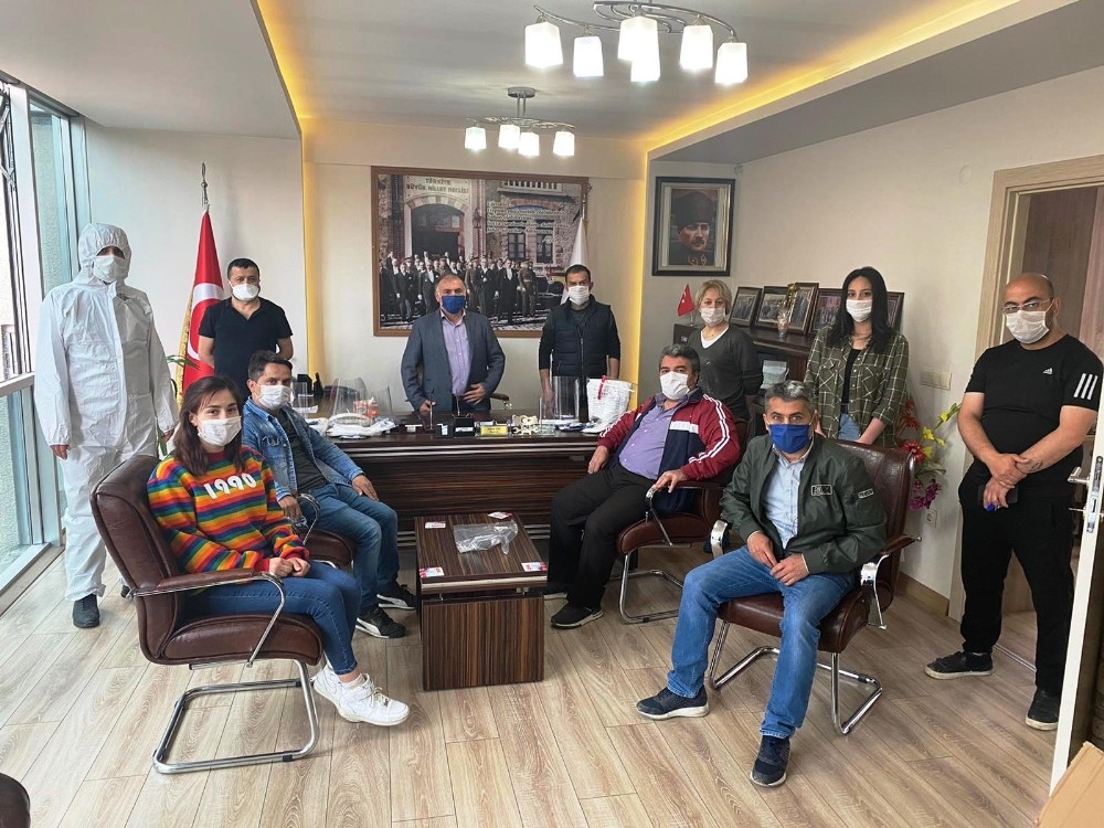 Kuaför ve berberlere ücretsiz maske ve ekipman desteği 