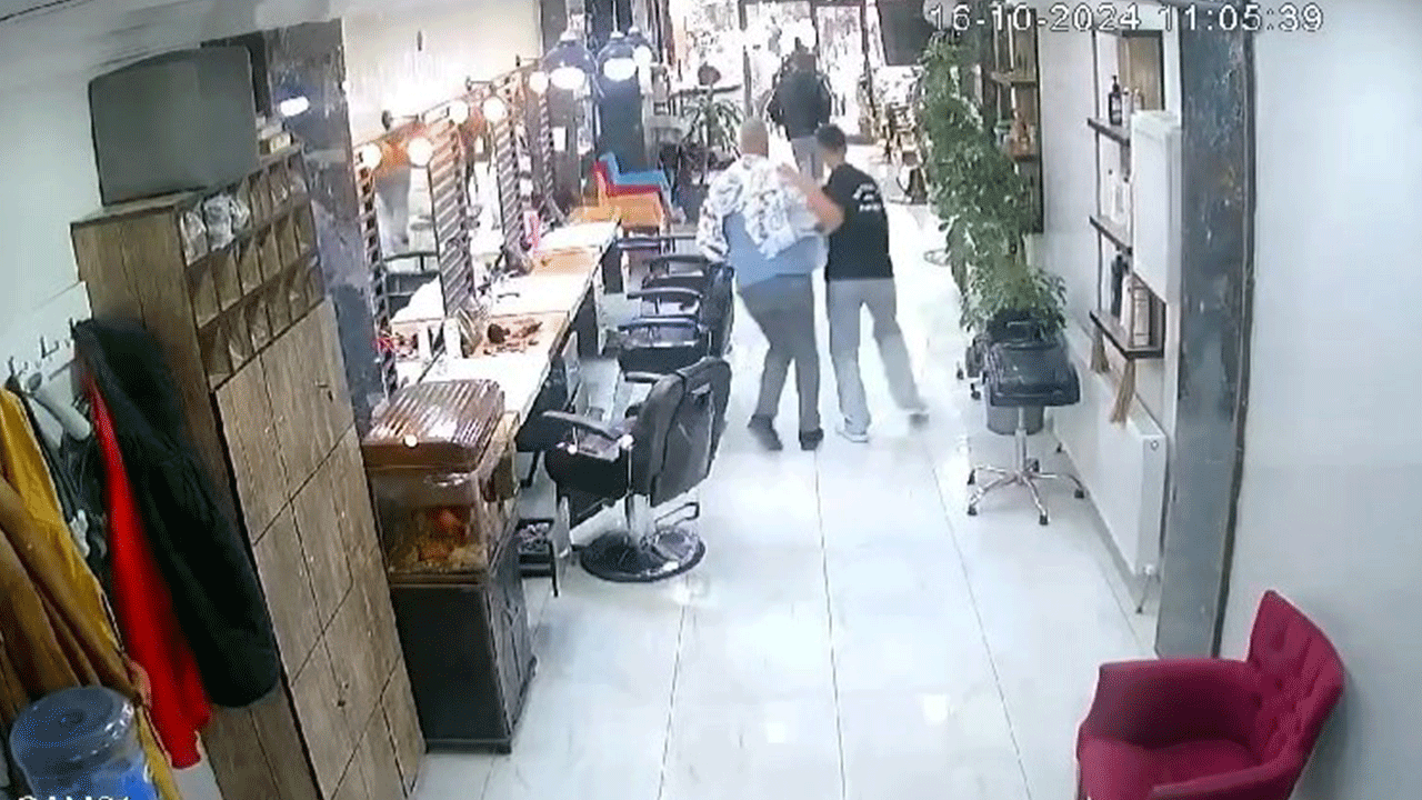 Kuaförde deprem paniği: Makasları bırakıp kaçtılar!