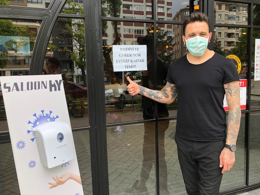 Kuaförler endişeli vatandaşları bekliyor 