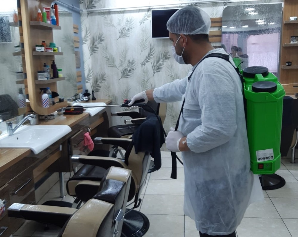 Kuaförlerde korona virüsüne karşı dezenfekte çalışması 