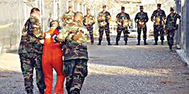 Küba, ABD’den Guantanamo’yu geri istedi