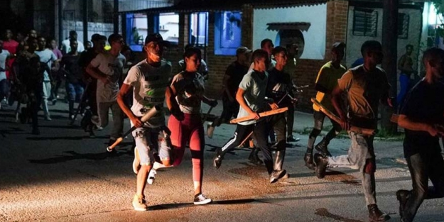 Küba halkı rejime karşı ayaklanıyor!