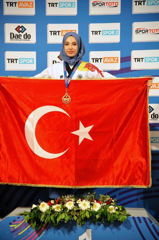 Kübra Dağlı’dan Uluslararası Türkiye Açık Turnuvası’nda altın madalya 