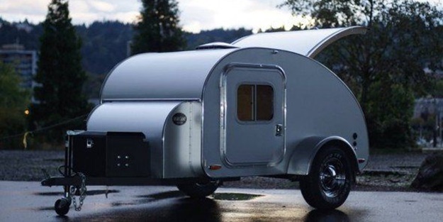 Küçücük römorka ev sığdırdı!