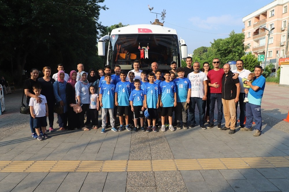 Küçük basketbolcular kampa uğurlandı 