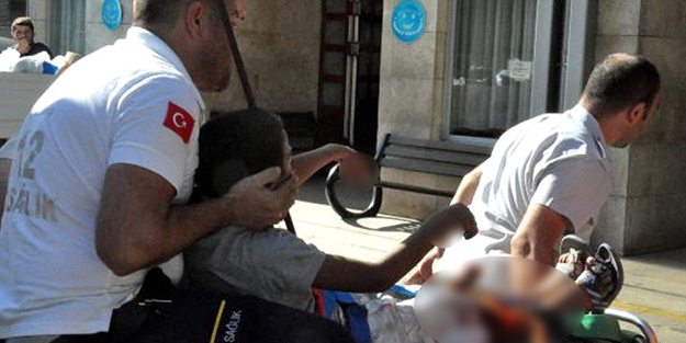 Küçük çocuğun ağzından giren demir çubuk kafasından çıktı