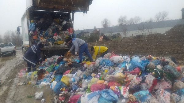Küçük çocuğun hayali yarım kalmadı! 8 ton çöpü didik didik ettiler