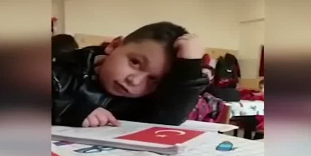 Küçük çocuğun İstiklal Marşı ile imtihanı