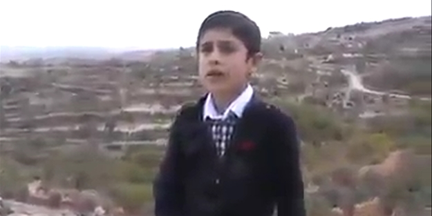 Küçük çocuğun mest eden Kur'an-ı Kerim okuyuşu